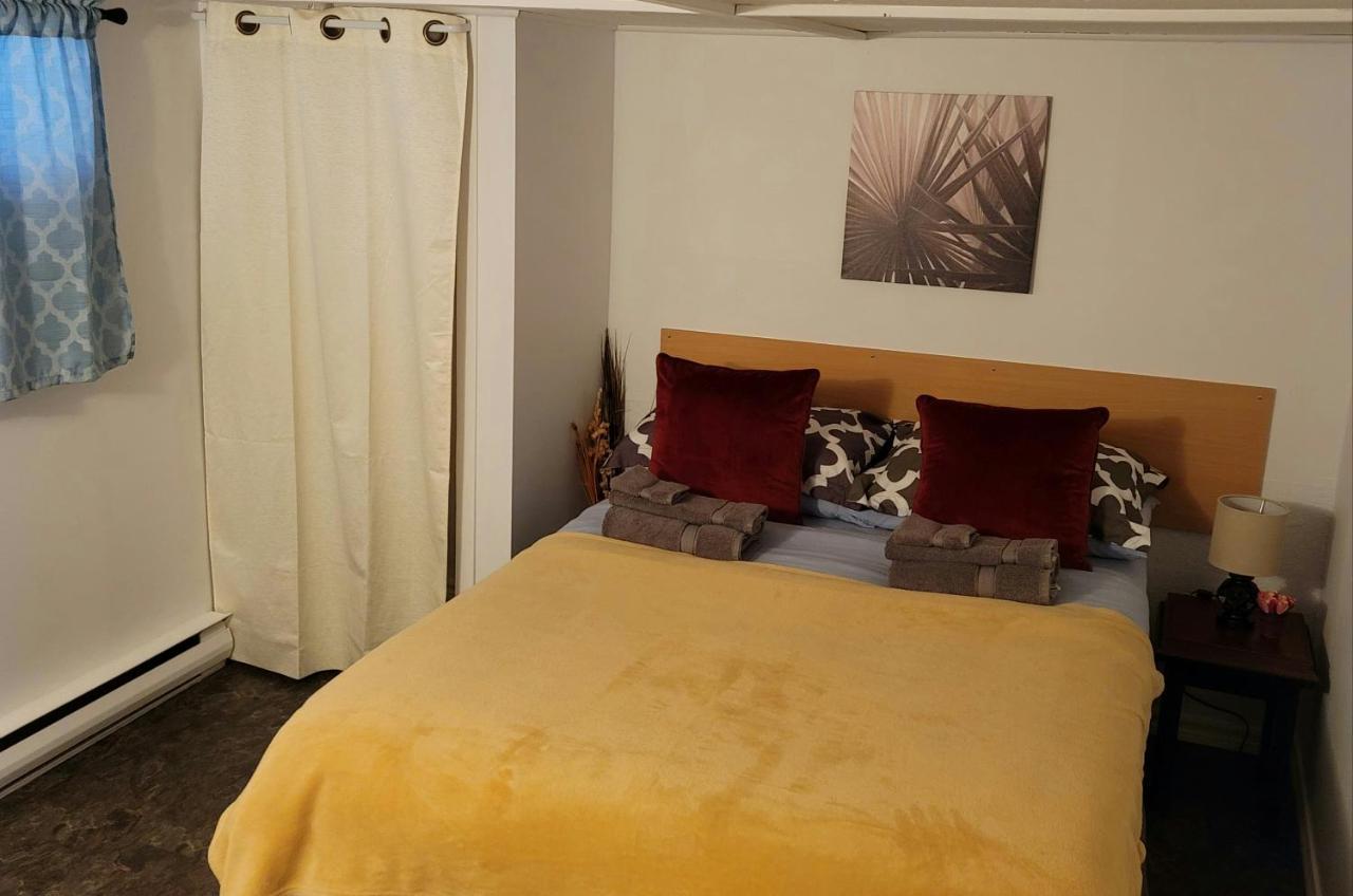 Lower Level Apt 6Ft High Close To Hwy Netflix Wifi Lägenhet Edmundston Exteriör bild