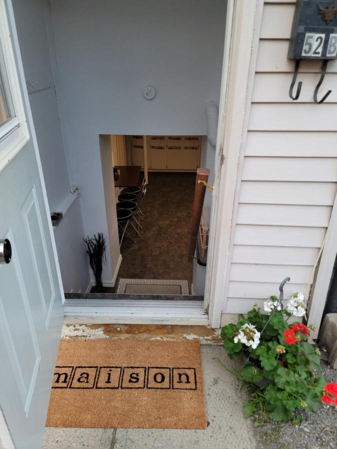 Lower Level Apt 6Ft High Close To Hwy Netflix Wifi Lägenhet Edmundston Exteriör bild