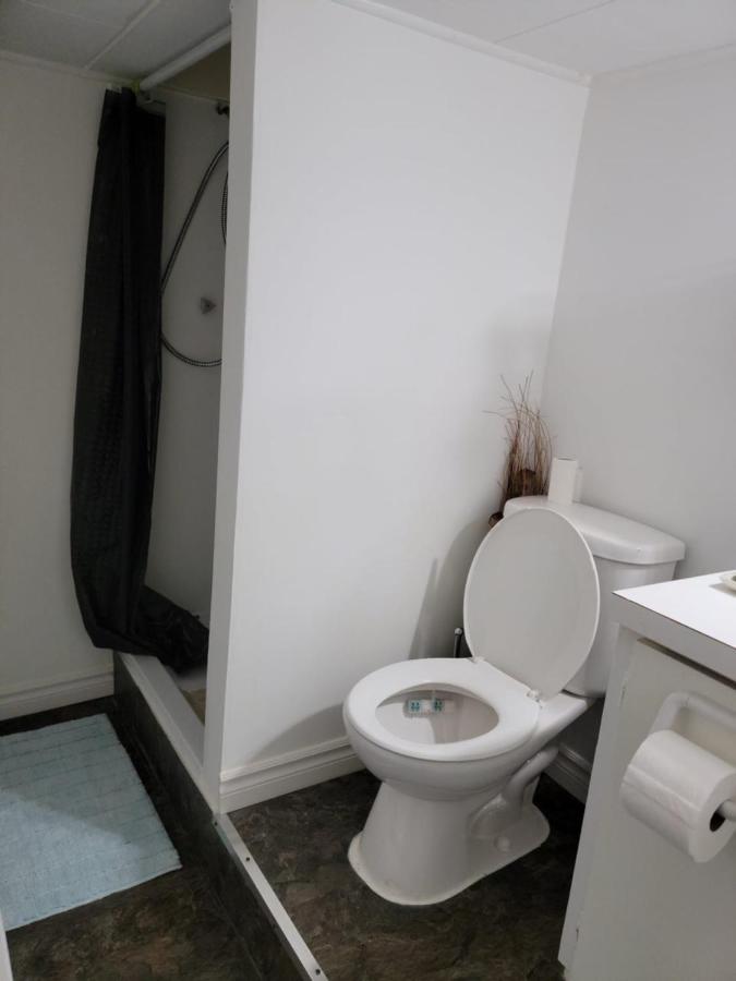Lower Level Apt 6Ft High Close To Hwy Netflix Wifi Lägenhet Edmundston Exteriör bild