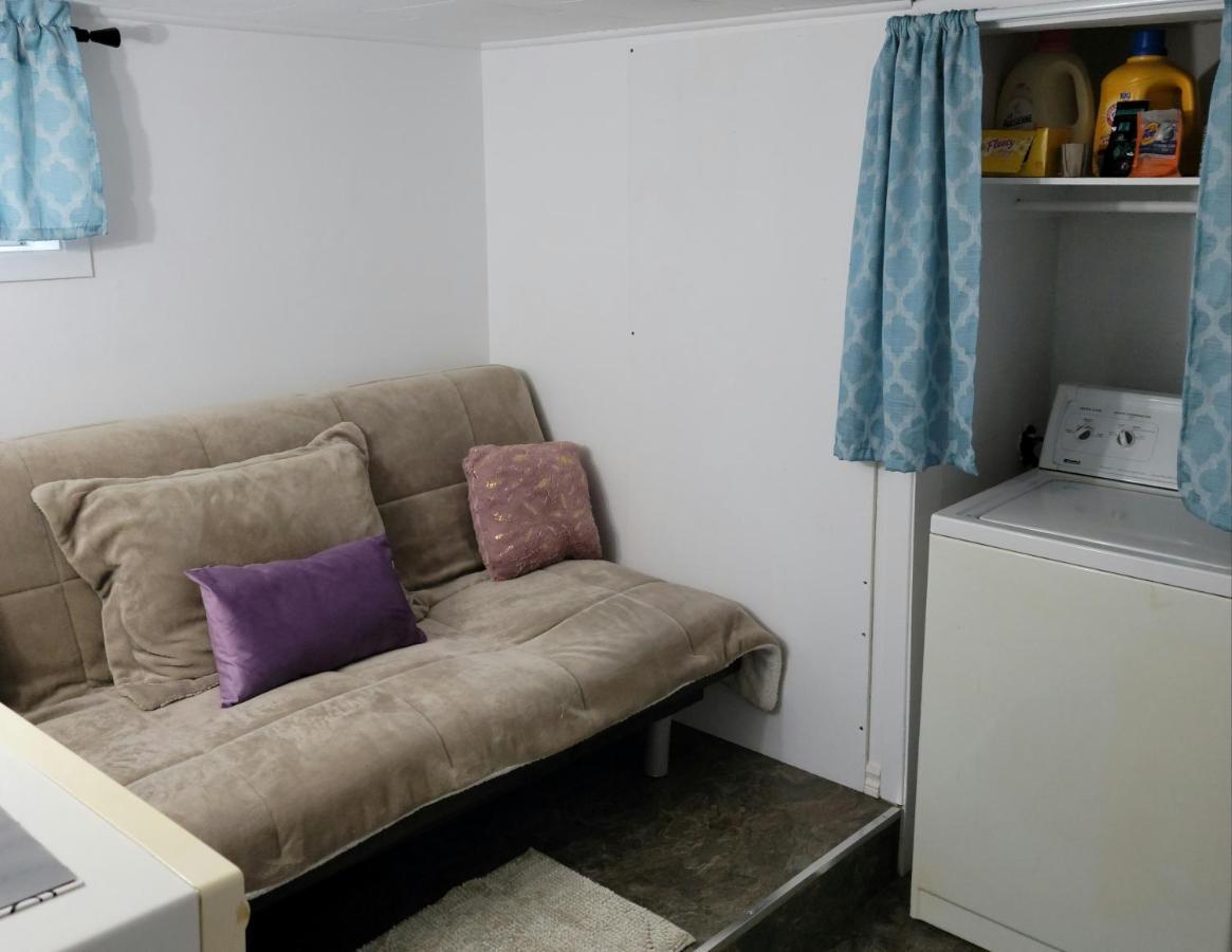Lower Level Apt 6Ft High Close To Hwy Netflix Wifi Lägenhet Edmundston Exteriör bild
