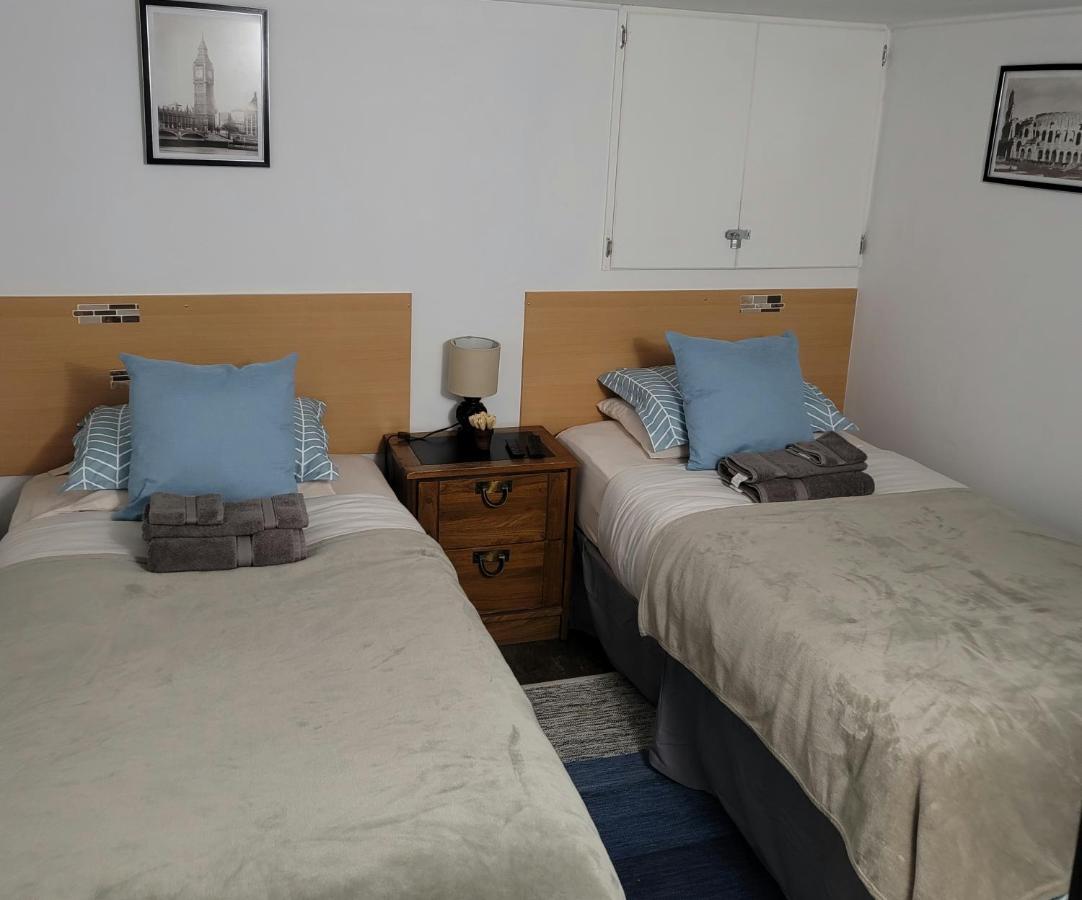 Lower Level Apt 6Ft High Close To Hwy Netflix Wifi Lägenhet Edmundston Exteriör bild